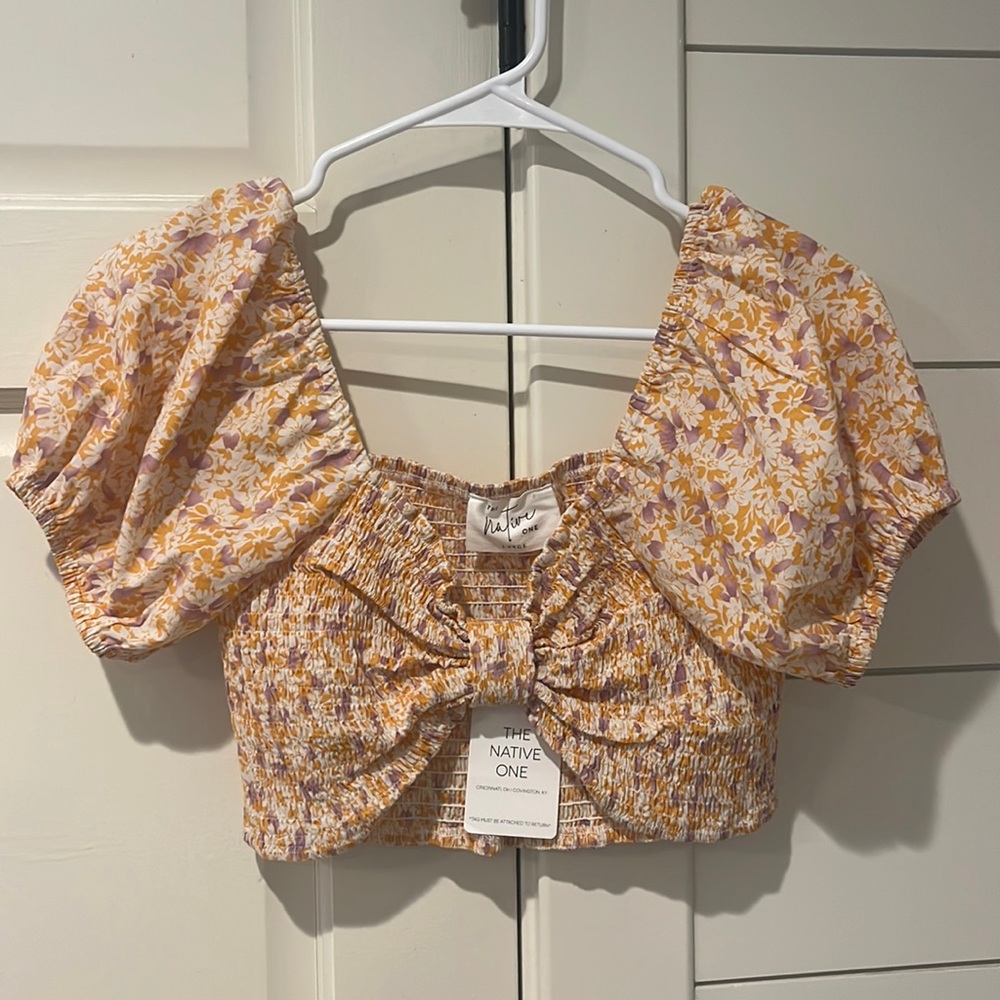 Floral top NWT!!